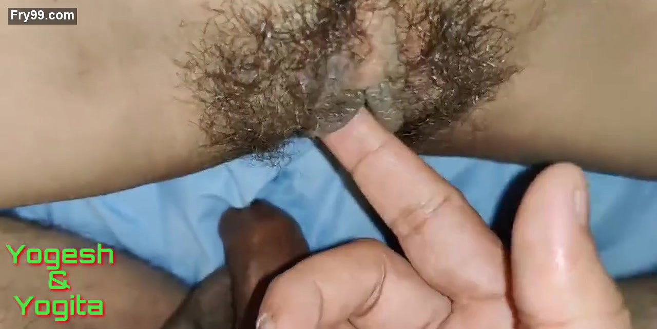 Desi Yogita Bhabhi ko condom lagake khub choda