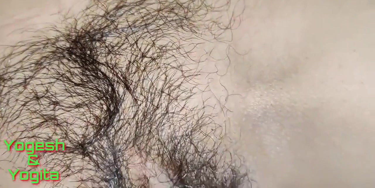 Desi Yogita Bhabhi ko condom lagake khub choda
