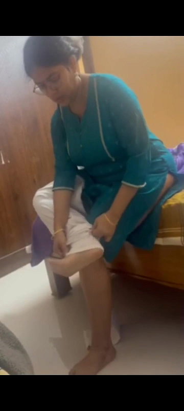 Aunty dress changing