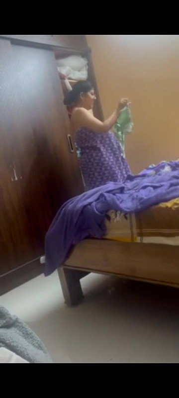 Aunty dress changing