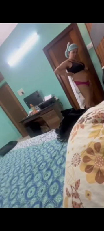 Aunty dress changing