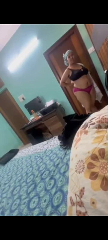 Aunty dress changing