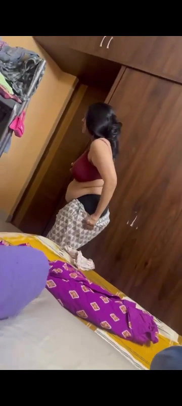 Aunty dress changing