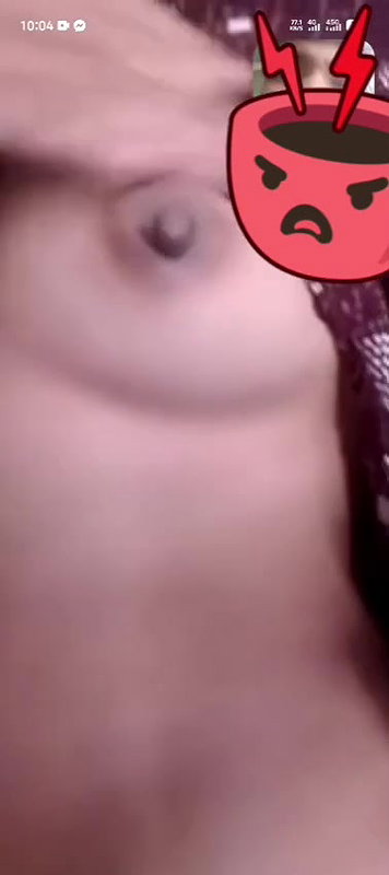 Bengali girl on WhatsApp shows nude boobs to lover