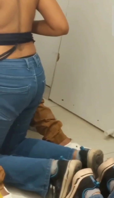 gorgeous girl topless blowjob to boyfriend viral sex