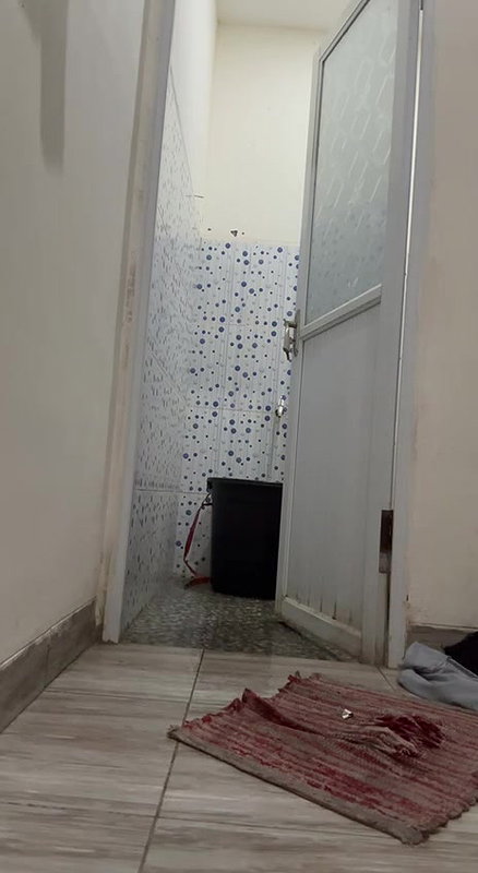 girl recording her self while bathing