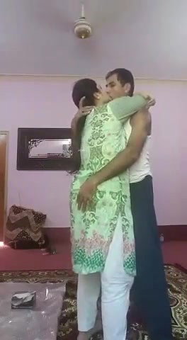 Biwi Ko Nangi Karke Chuchiyan