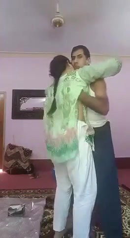 Biwi Ko Nangi Karke Chuchiyan