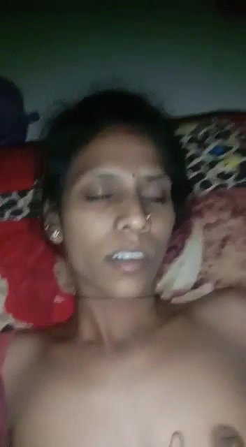 Village Bhabhi Ne Pehli