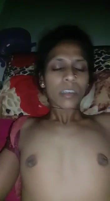 Village Bhabhi Ne Pehli