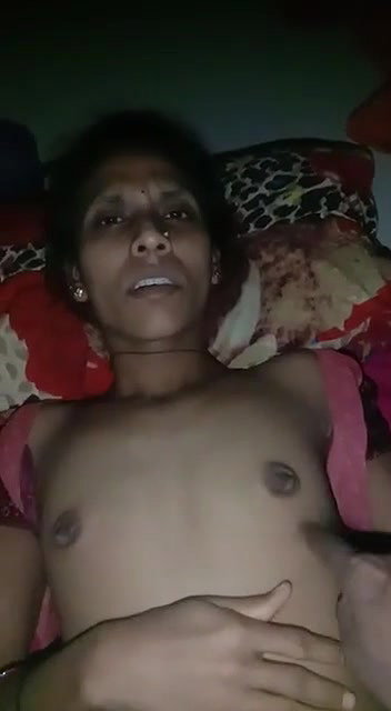 Village Bhabhi Ne Pehli