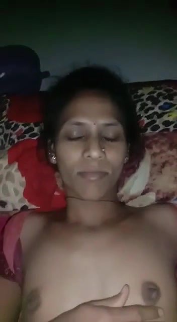Village Bhabhi Ne Pehli