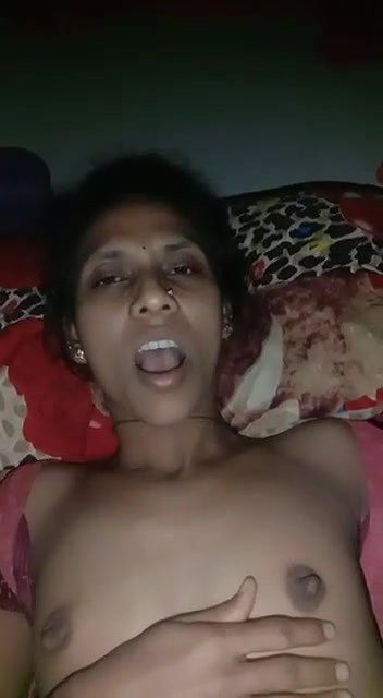 Village Bhabhi Ne Pehli