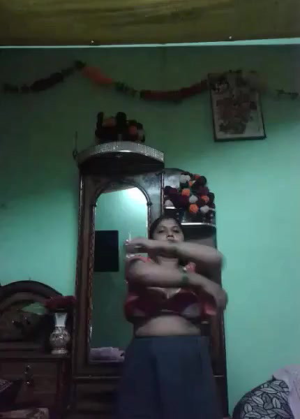 Mature Desi village housewife showing her fat shaved pussy