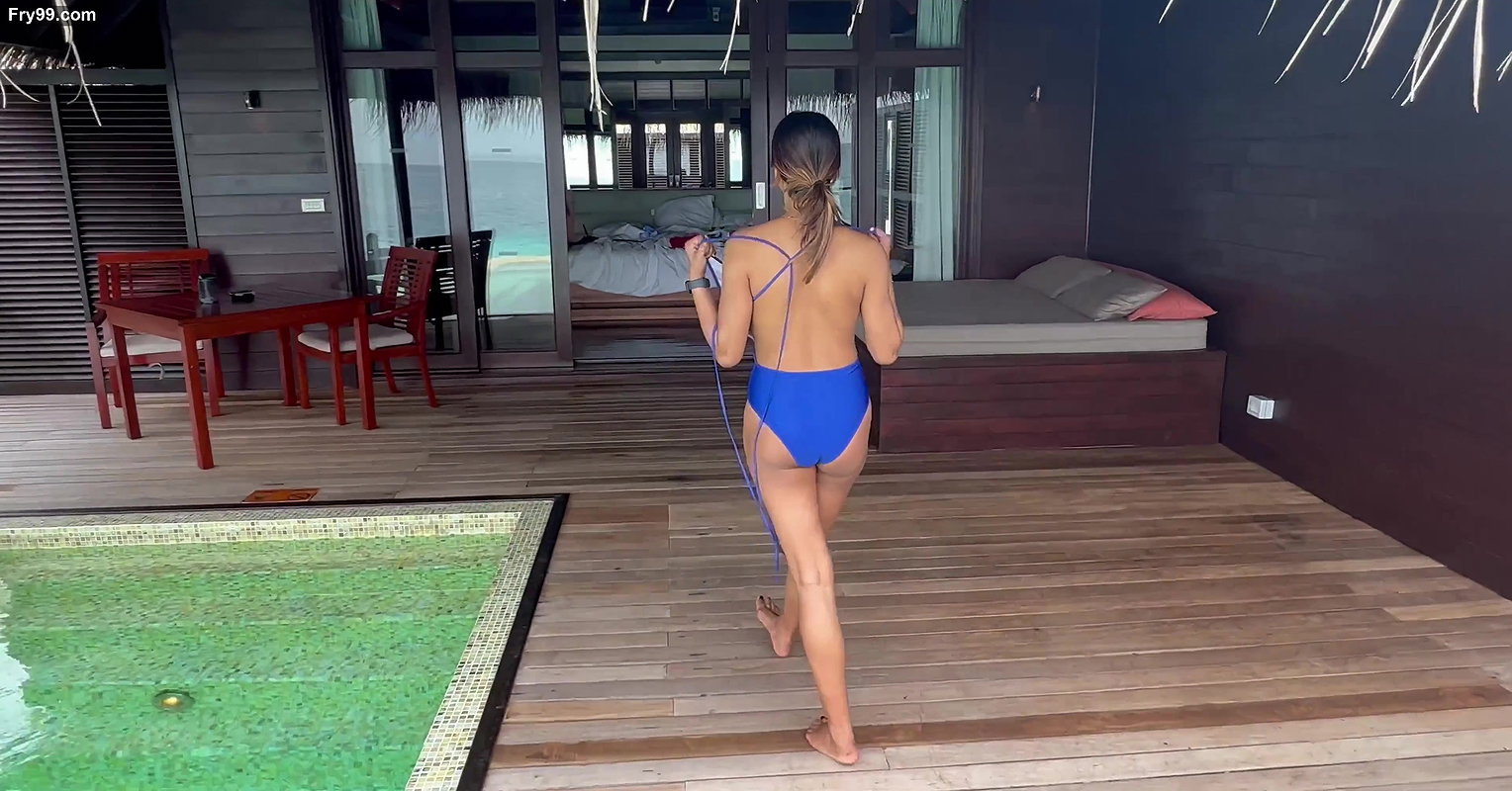 Gf ko public main nanga karwaya