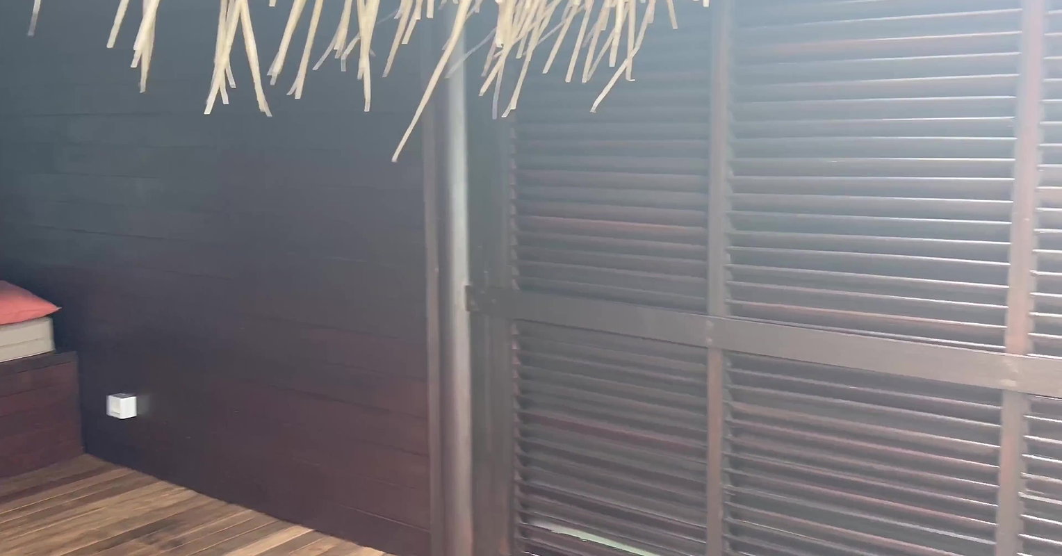 Gf ko public main nanga karwaya