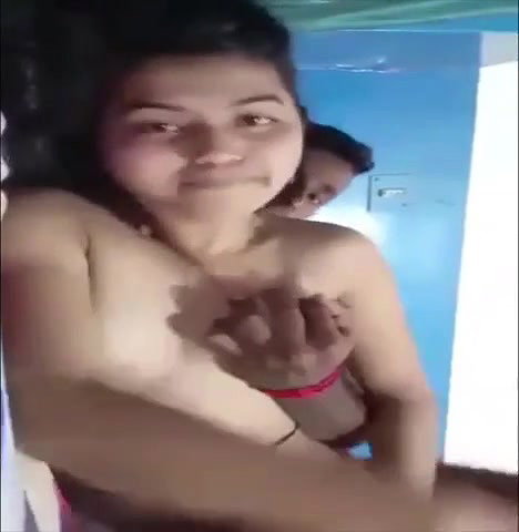 Girlfriend Ke Boobs Dabate Hu