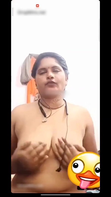 Kannada aunty rubbing pussy and fingering on video call