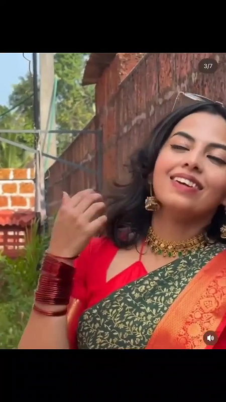 cute Indian lady showing boobs on viral video call