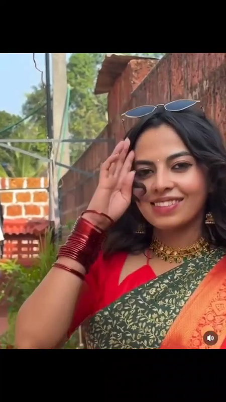 cute Indian lady showing boobs on viral video call