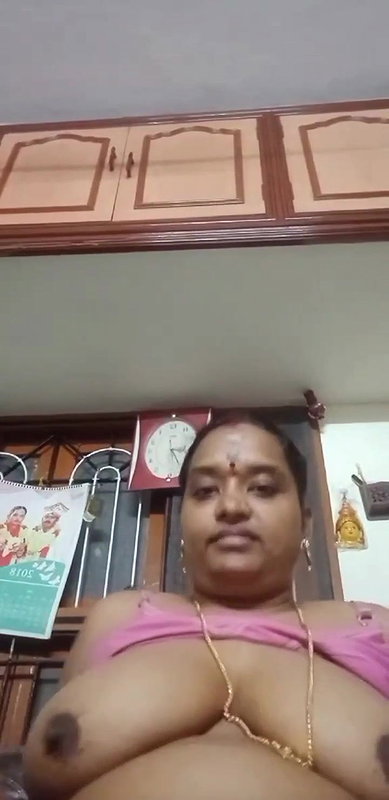 Tamil chubby wife boobs showing for secret lover viral MMS