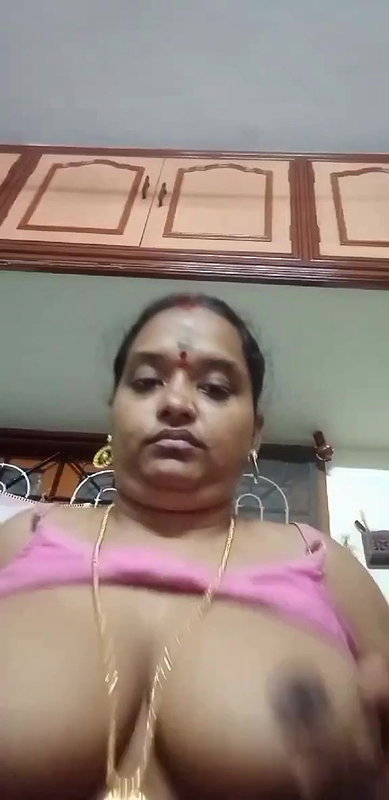 Tamil chubby wife boobs showing for secret lover viral MMS