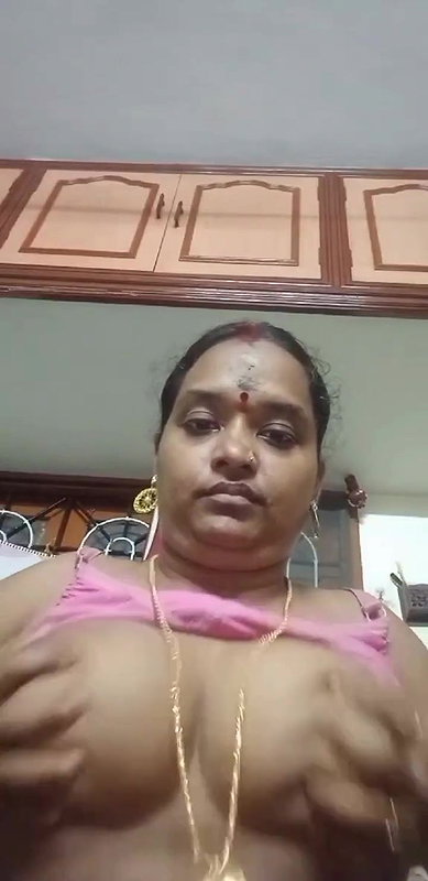 Tamil chubby wife boobs showing for secret lover viral MMS
