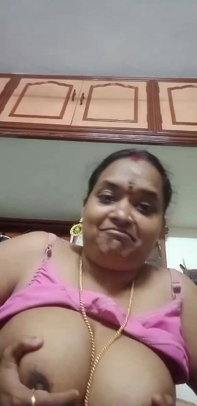 Tamil chubby wife boobs showing for secret lover viral MMS