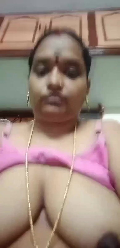 Tamil chubby wife boobs showing for secret lover viral MMS