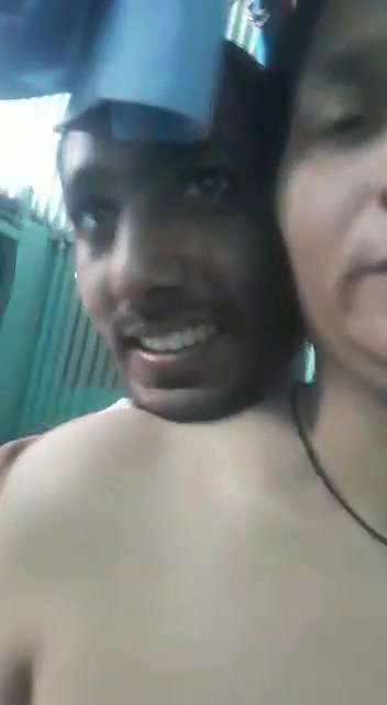 Mature Mumbai slum Bhabhi sex with young guy video