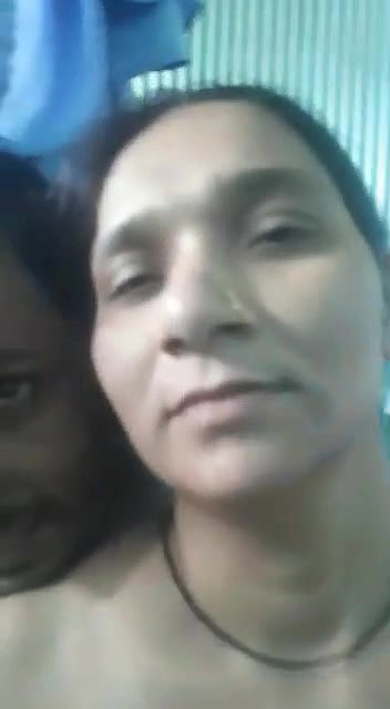 Mature Mumbai slum Bhabhi sex with young guy video