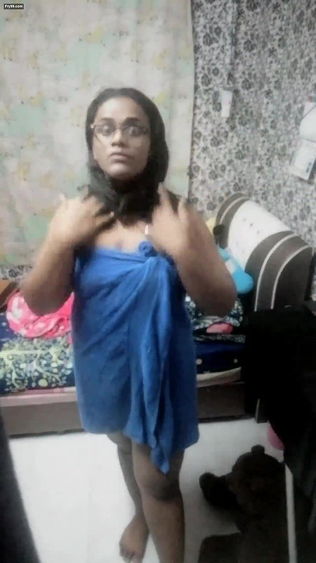 Tamil girl showing her boobs and ass