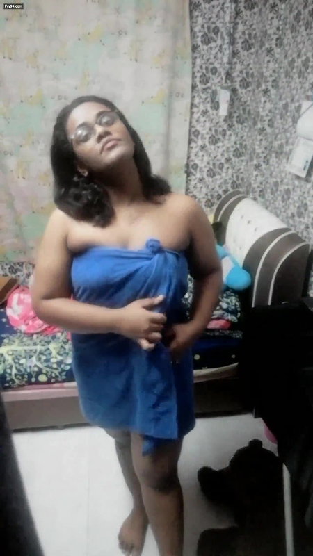 Tamil girl showing her boobs and ass