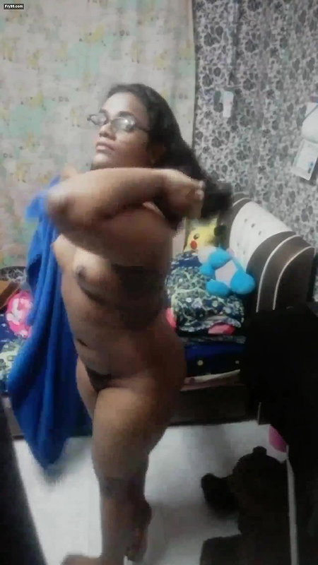 Tamil girl showing her boobs and ass