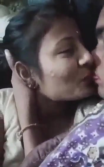 newly married couple kissing and wife blowjob viral MMS