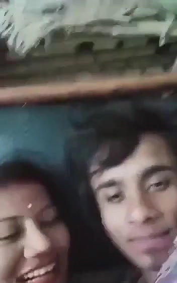 newly married couple kissing and wife blowjob viral MMS