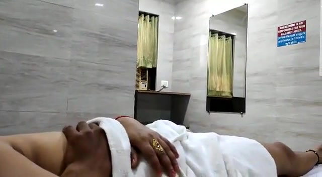 Hotel Me Bhabhi Ne Apne Boyfriend