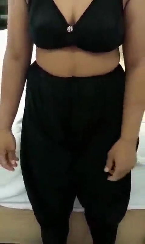 hot housewife fingering masturbation