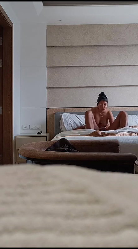 Indian big boobs escort girl fucking client in hotel