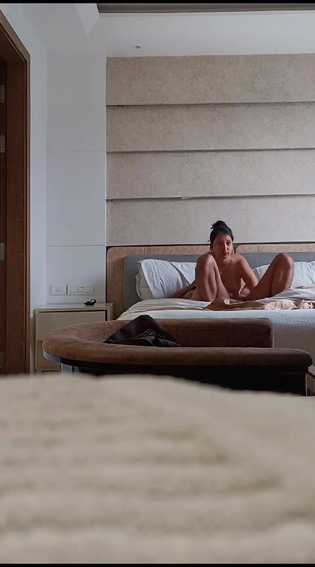 Indian big boobs escort girl fucking client in hotel