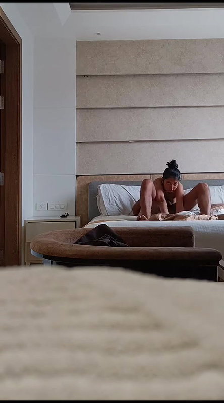 Indian big boobs escort girl fucking client in hotel