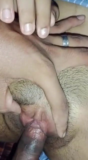 Aadmi ne mote lund ko chut mai daala