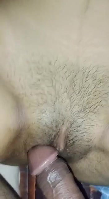 Aadmi ne mote lund ko chut mai daala