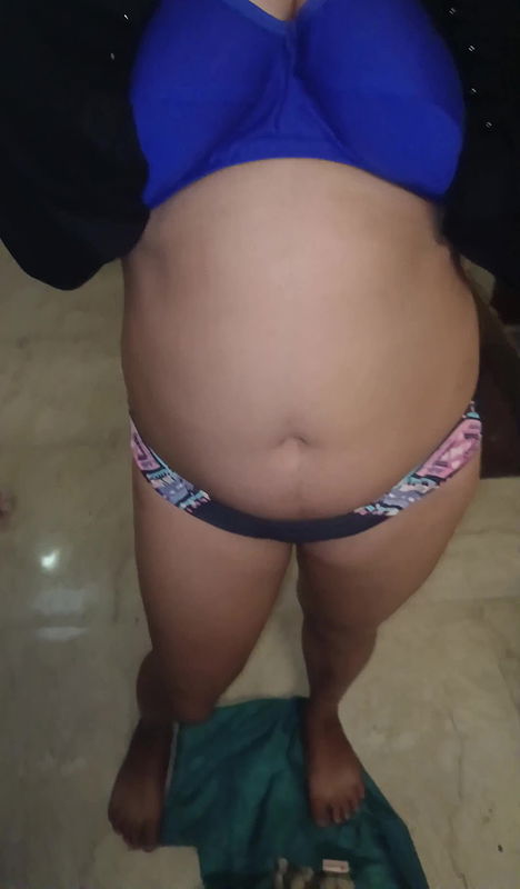 Hot wife ki chut ko mera lund chahiye .part 1