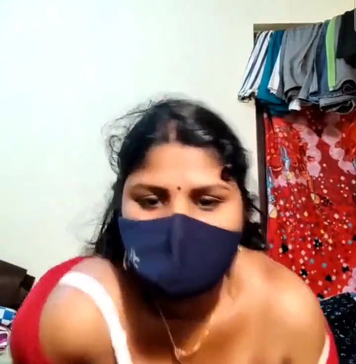 Big navel big boobs aunty showing