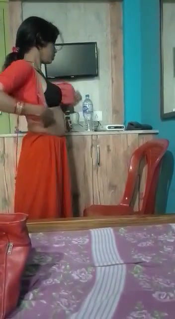 Cute Desi wife captured nude changing dress