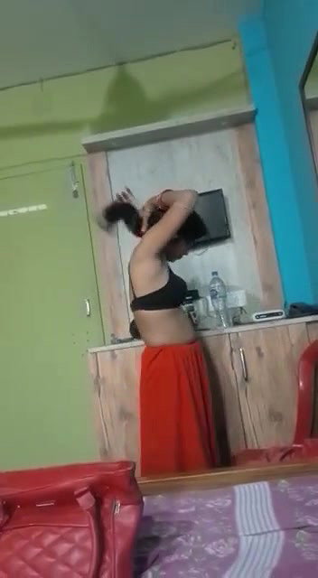 Cute Desi wife captured nude changing dress