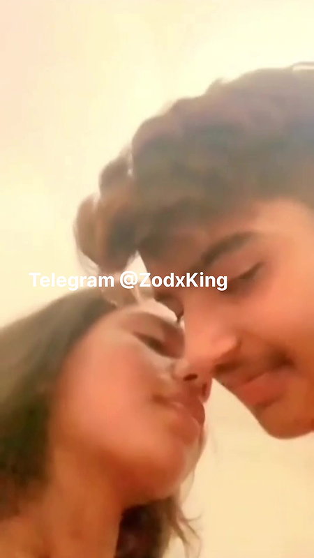 Table Par Baithi ladki ko choda