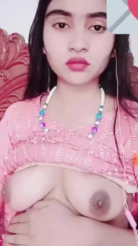 viral beautiful girl rubbing clit and fingering pussy