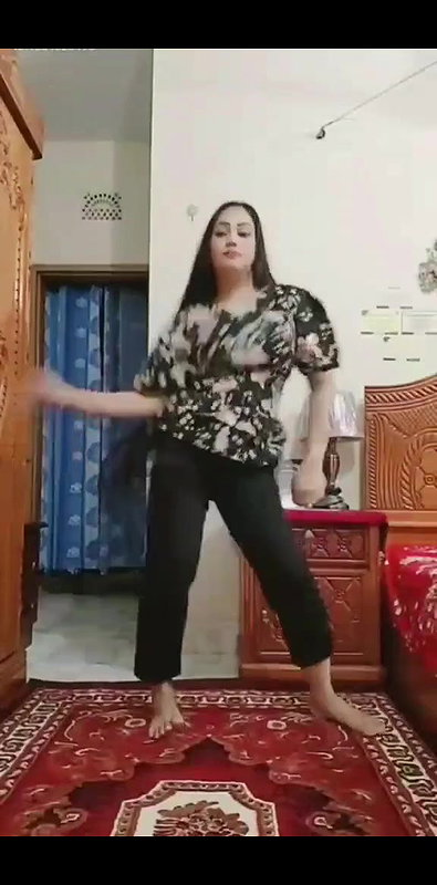 Chamet girl dancing and showing boobs on video call